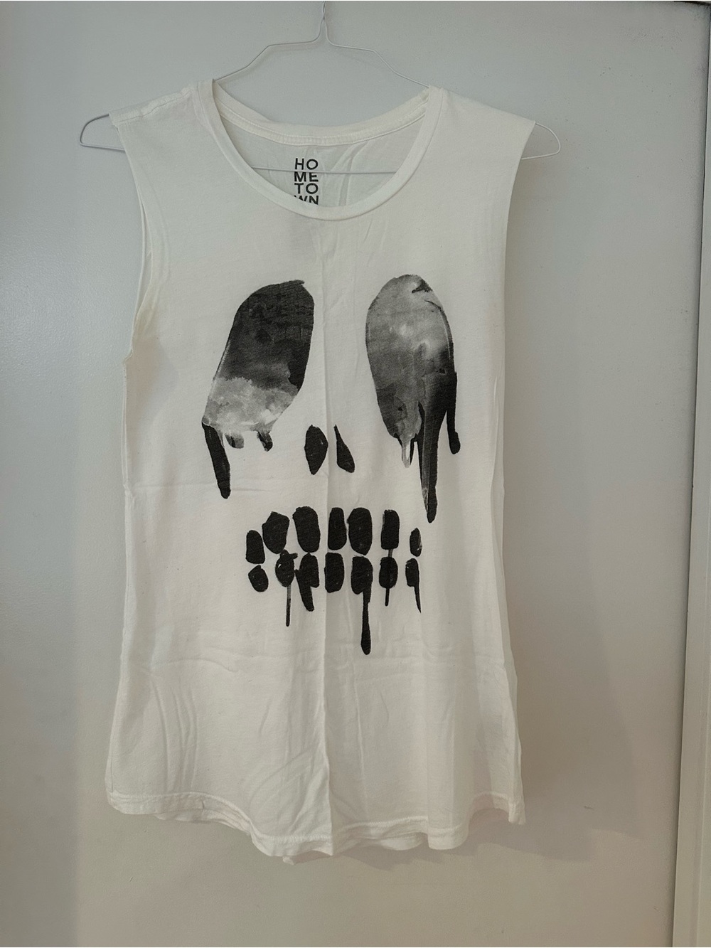 Home Town Heroes Women’s White Muscle Tank with Black Skull Print Size Medium